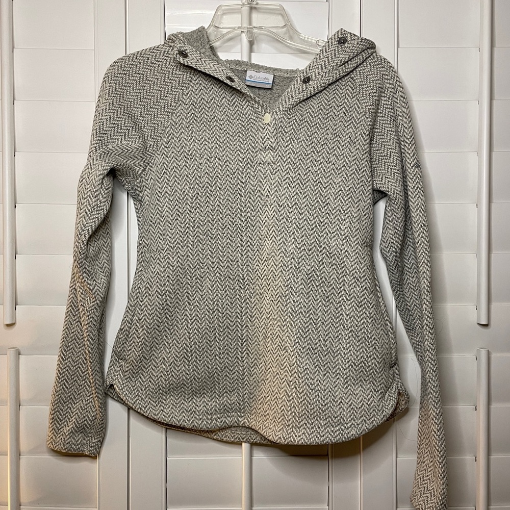 Columbia Chevron Print Form Fitted 1/4 Button-Up Sweater, Size XS, Grey/White